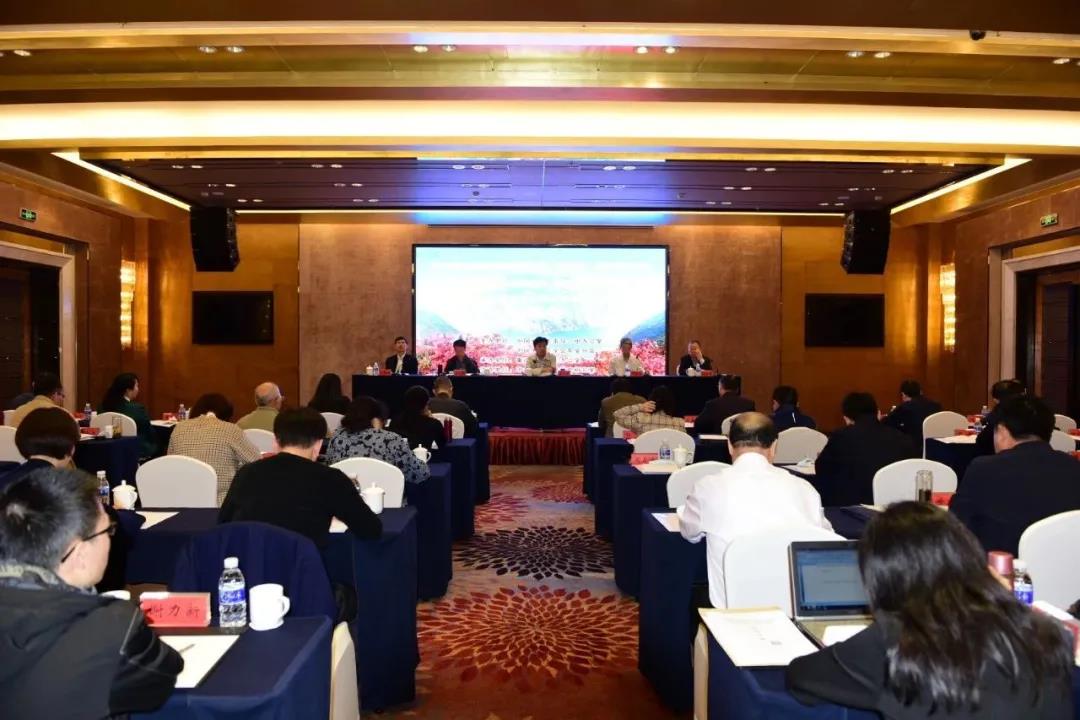 第七届全国地方志优秀成果（年鉴类）评审系列会议暨《中国年鉴研究》期刊建设座谈会、中国年鉴精品工程2020年专家评审会议在重庆巫山召开01.jpg