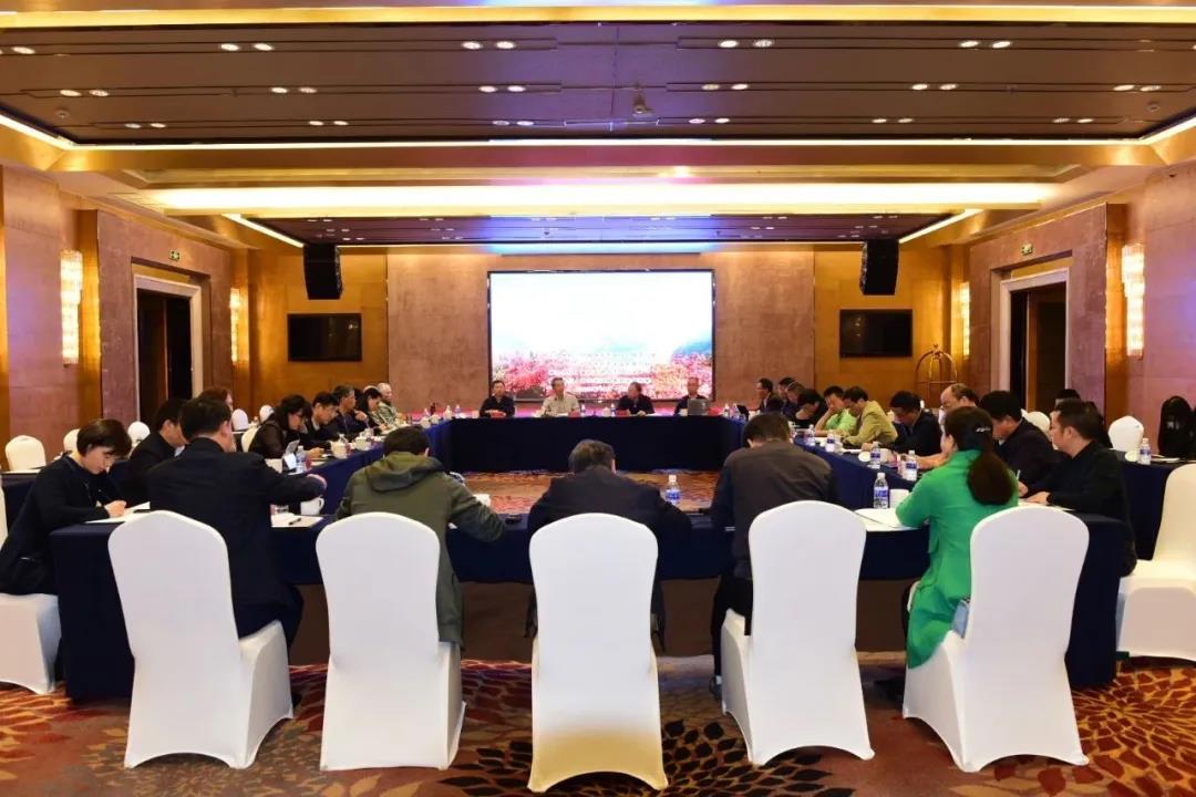 第七届全国地方志优秀成果（年鉴类）评审系列会议暨《中国年鉴研究》期刊建设座谈会、中国年鉴精品工程2020年专家评审会议在重庆巫山召开03.jpg