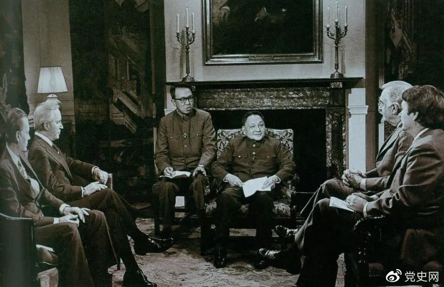 1979年1月31日，邓小平在华盛顿接受美国广播电视界采访。