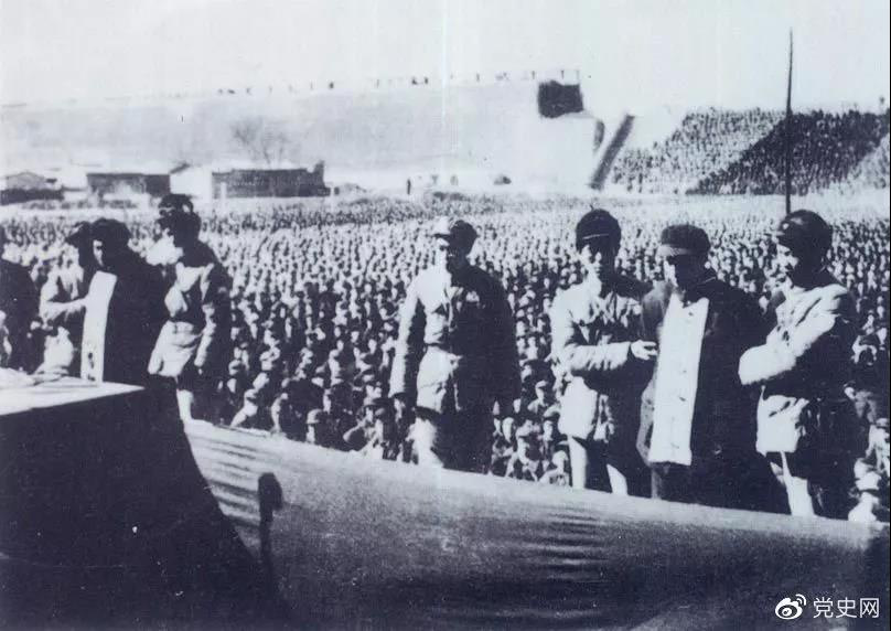 1952年2月10日，河北省召开公审大贪污犯大会，经最高人民法院批准，判处大贪污犯刘青山（原中共天津地委书记）、张子善（原天津地委副书记）死刑。