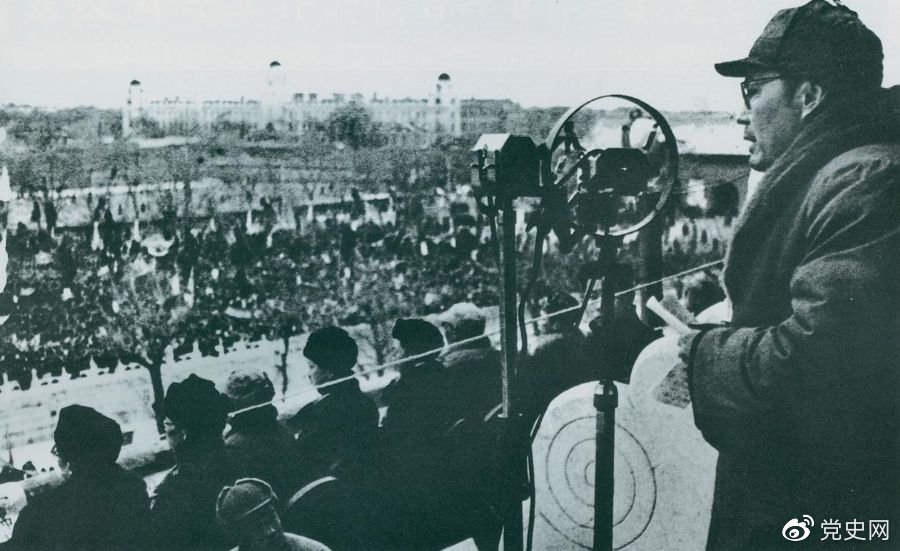 1949年2月12日，叶剑英在庆祝北平和平解放大会上发表讲话。