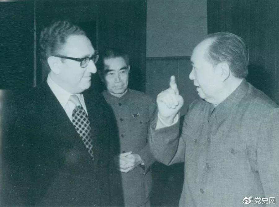 1973年2月17日，毛泽东在中南?；峒拦芡彻野踩挛裰砗嗬せ粮癫┦?。
