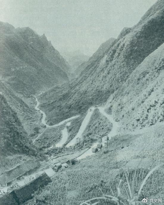 　　1935年2月18日至21日，红军夺取桐梓、占领娄山关、再克遵义城，取得了歼灭和击溃国民党军2个师又8个团的大胜利。图为黔北要隘娄山关。