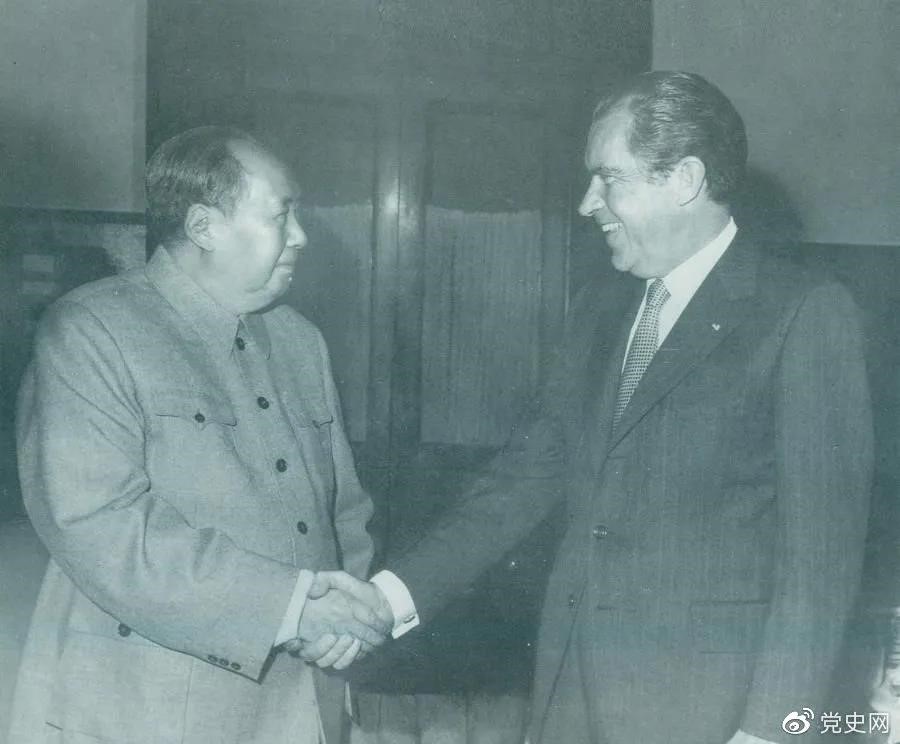 1972年2月21日，毛泽东主席会见美国总统理查德·尼克松。