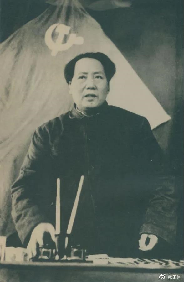 1949年3月5日，毛泽东在中共七届二中全会上作报告。