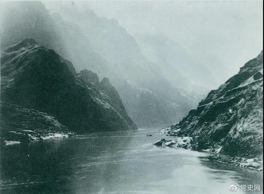 1935年3月中旬，红军三渡赤水，再次入川。随后，又出其不意地于3月21日四渡赤水，佯攻贵阳，然后又向西北方向急进。图为赤水河。